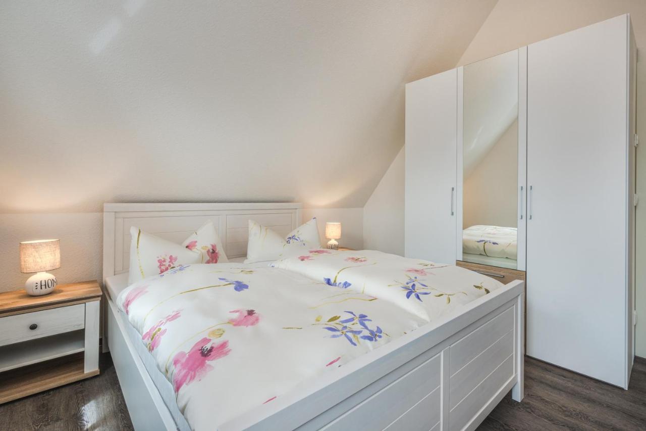 Reetdachhaus Am Haff Mit Sauna, Terrasse, Wlan Zirchow Exteriör bild