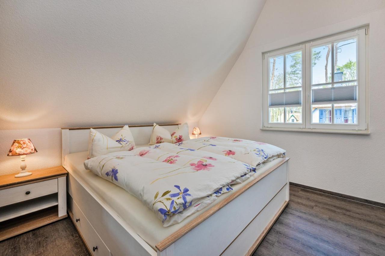 Reetdachhaus Am Haff Mit Sauna, Terrasse, Wlan Zirchow Exteriör bild