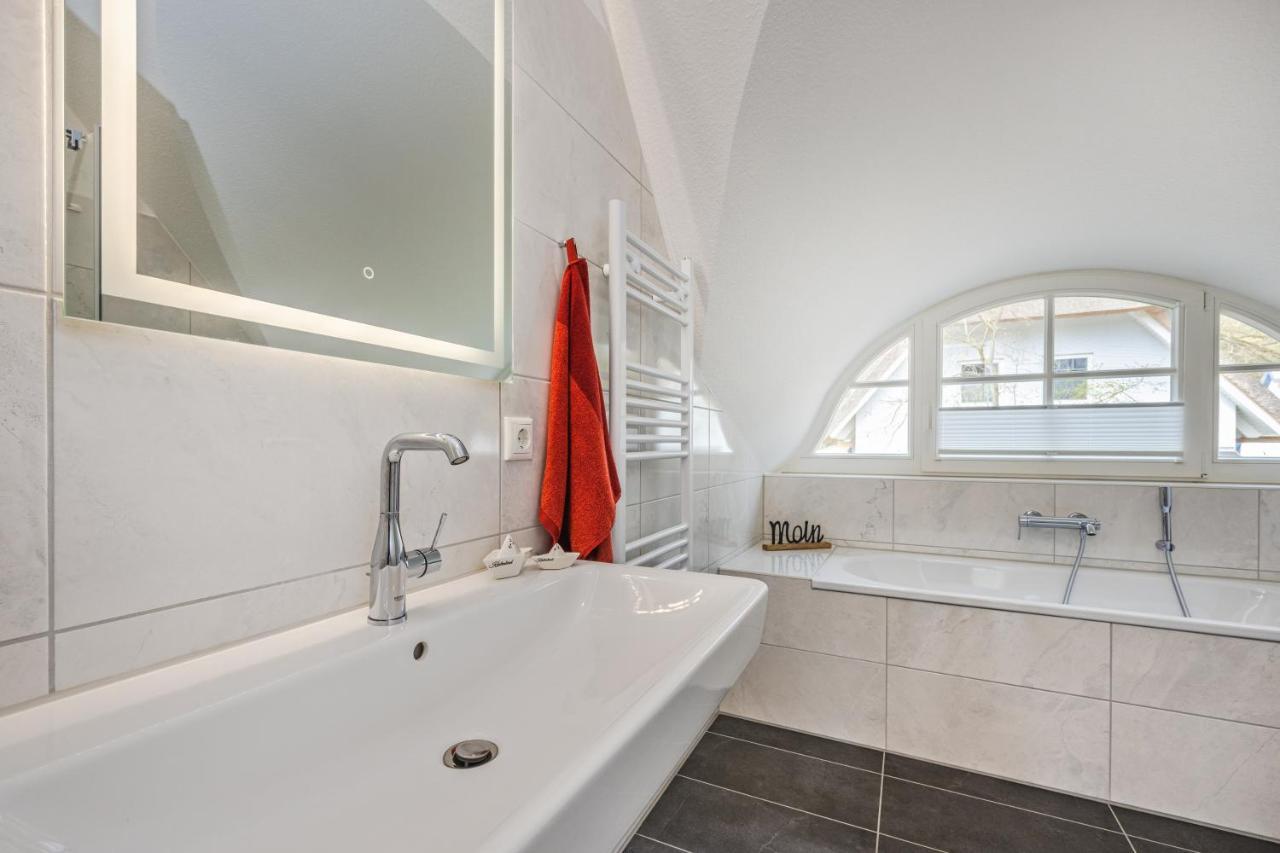 Reetdachhaus Am Haff Mit Sauna, Terrasse, Wlan Zirchow Exteriör bild